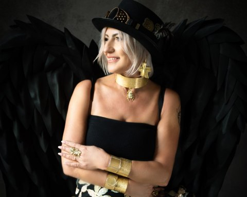 Szeroka bransoletka z kryształkami Preciosa z kolekcji Vintage (B24/WIO/22AU) Szeroka bransoletka z kryształkami Preciosa z kolekcji Vintage (B24/WIO/22AU)
