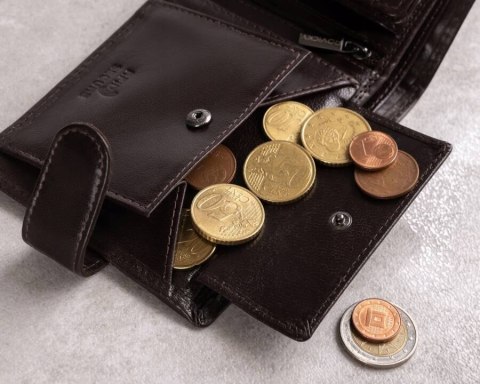 Skórzany portfel męski zapinany na zatrzask - Rovicky Skórzany portfel męski zapinany na zatrzask - Rovicky