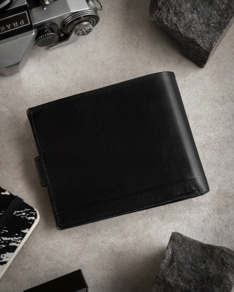 Skórzany portfel męski z systemem RFID zamykany na zatrzask - Rovicky Skórzany portfel męski z systemem RFID zamykany na zatrzask - Rovicky