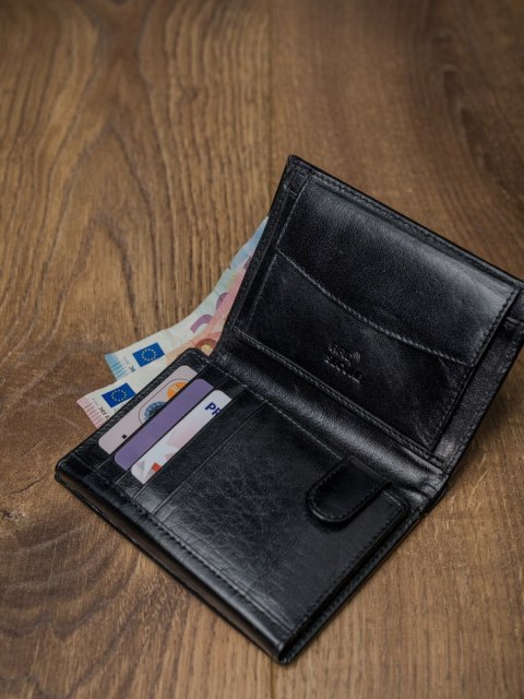 Skórzany portfel męski z systemem RFID Protect - Rovicky Skórzany portfel męski z systemem RFID Protect - Rovicky