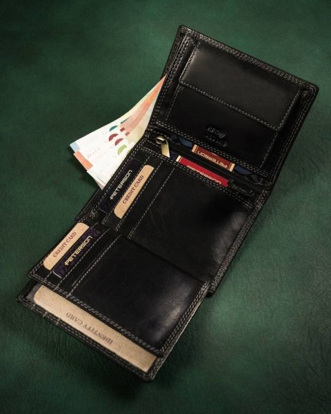 Elegancki, skórzany portfel męski z systemem RFID - Peterson Elegancki, skórzany portfel męski z systemem RFID - Peterson