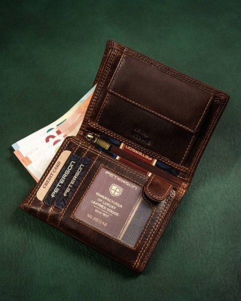 Elegancki, skórzany portfel męski z systemem RFID - Peterson Elegancki, skórzany portfel męski z systemem RFID - Peterson