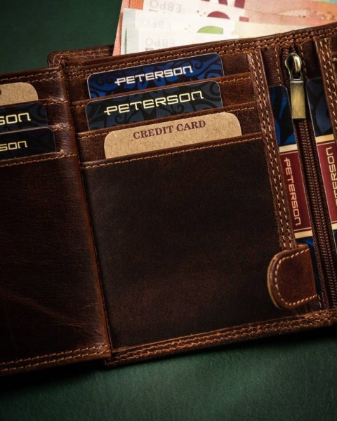 Elegancki, skórzany portfel męski z systemem RFID - Peterson Elegancki, skórzany portfel męski z systemem RFID - Peterson