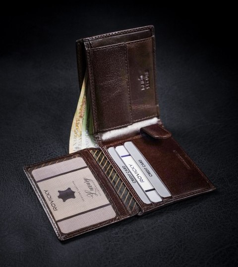 Skórzany portfel męski z ochroną kart RFID Protect - Rovicky Skórzany portfel męski z ochroną kart RFID Protect - Rovicky