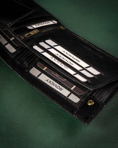 Skórzany portfel męski z systemem RFID - Rovicky Skórzany portfel męski z systemem RFID - Rovicky