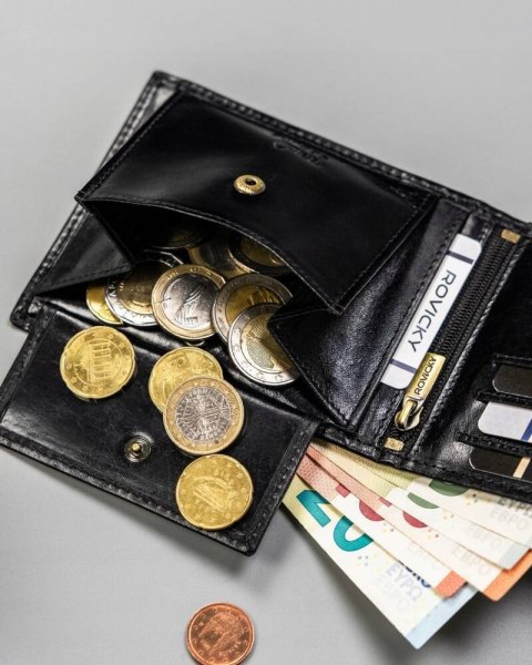 Skórzany portfel męski z systemem RFID - Rovicky Skórzany portfel męski z systemem RFID - Rovicky