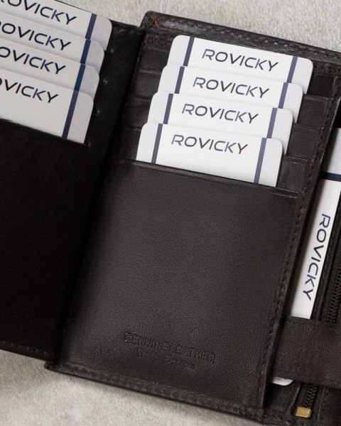 Skórzany portfel męski na karty z systemem RFID Protect - Rovicky Skórzany portfel męski na karty z systemem RFID Protect - Rovicky