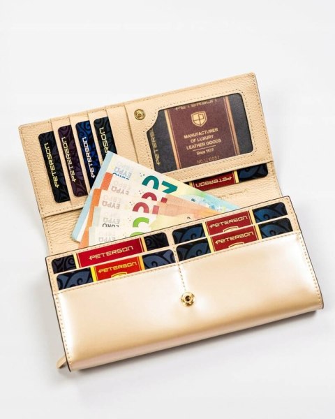Elegancki, beżowy portfel damski ze skóry naturalnej zamykany zatrzaskiem - Peterson Elegancki, beżowy portfel damski ze skóry naturalnej zamykany zatrzaskiem - Peterson