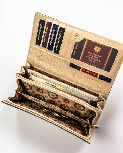 Elegancki, beżowy portfel damski ze skóry naturalnej zamykany zatrzaskiem - Peterson Elegancki, beżowy portfel damski ze skóry naturalnej zamykany zatrzaskiem - Peterson