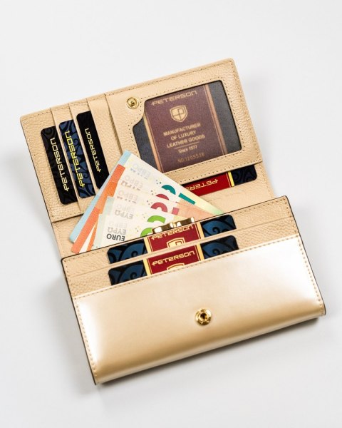 Klasyczny, elegancki portfel damski w beżowym kolorze mieszczący dowód rejestracyjny - Peterson Klasyczny, elegancki portfel damski w beżowym kolorze mieszczący dowód rejestracyjny - Peterson