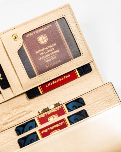 Klasyczny, elegancki portfel damski w beżowym kolorze mieszczący dowód rejestracyjny - Peterson Klasyczny, elegancki portfel damski w beżowym kolorze mieszczący dowód rejestracyjny - Peterson