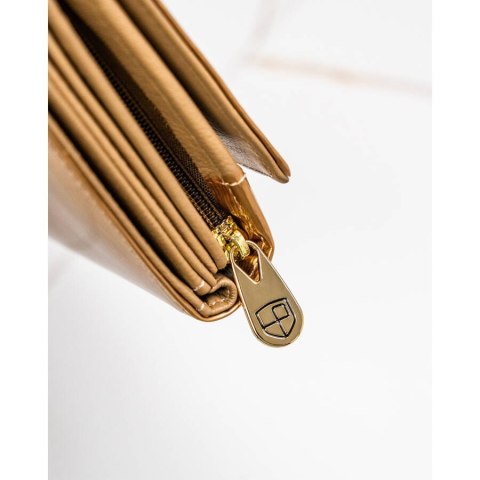 Elegancki portfel damski w kolorze złota z lakierowanej skóry - Peterson Elegancki portfel damski w kolorze złota z lakierowanej skóry - Peterson