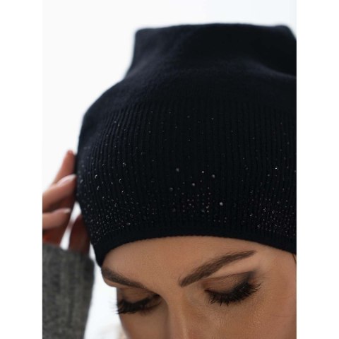 Czarna czapka damska slouchy z dżetami - Peterson Czarna czapka damska slouchy z dżetami - Peterson