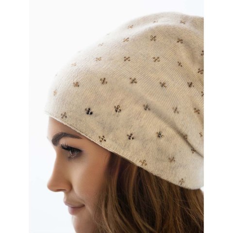 Elegancka czapka slouchy z kryształkami beżowa - Peterson Elegancka czapka slouchy z kryształkami beżowa - Peterson
