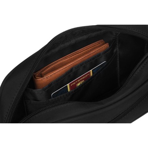 Elegancka nerka męska z poliestru i skóry ekologicznej w czarnym kolorze - Peterson Elegancka nerka męska z poliestru i skóry ekologicznej w czarnym kolorze - Peterson