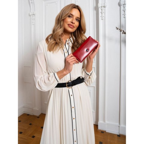 Elegancki, skórzany portfel damski w czerwonym kolorze zamykany na zatrzask - Peterson Elegancki, skórzany portfel damski w czerwonym kolorze zamykany na zatrzask - Peterson