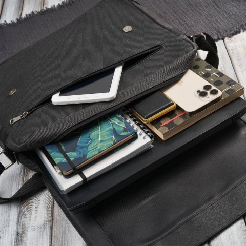 Torba męska na ramię na laptopa ze skóry naturalnej i canvasu czarna Paolo Peruzzi AY-02-BL Torba męska na ramię na laptopa ze skóry naturalnej i canvasu czarna Paolo Peruzzi AY-02-BL