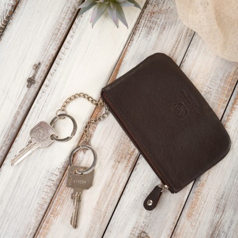 Etui na klucze skórzane brązowe pojemne ze skóry naturalnej licowej Paolo Peruzzi T-51-NBR Etui na klucze skórzane brązowe pojemne ze skóry naturalnej licowej Paolo Peruzzi T-51-NBR