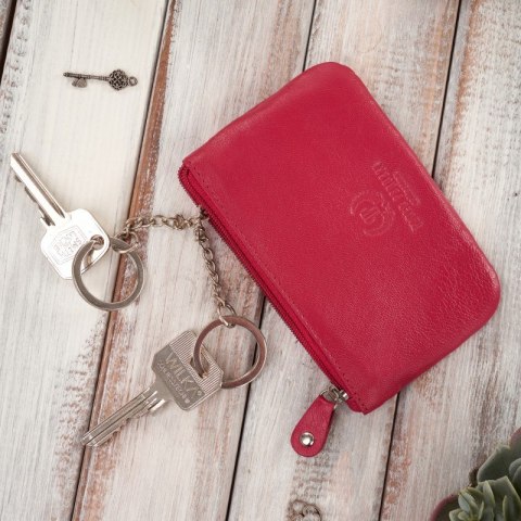Etui na klucze skórzane czerwone pojemne ze skóry naturalnej licowej Paolo Peruzzi T-51-NRD Etui na klucze skórzane czerwone pojemne ze skóry naturalnej licowej Paolo Peruzzi T-51-NRD