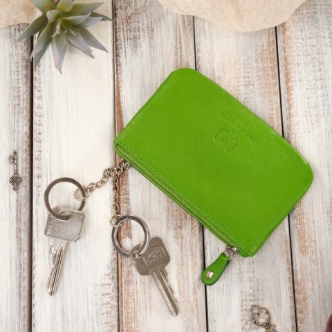 Etui na klucze skórzane zielone pojemne ze skóry naturalnej licowej Paolo Peruzzi T-51-NGR Etui na klucze skórzane zielone pojemne ze skóry naturalnej licowej Paolo Peruzzi T-51-NGR