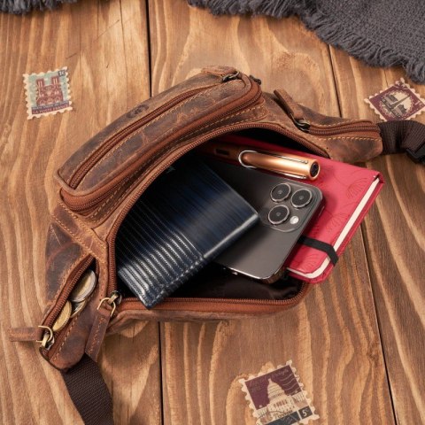 Saszetka męska skórzana klasyczna nerka biodrowa brązowa vintage Paolo Peruzzi T-136-HBR Saszetka męska skórzana klasyczna nerka biodrowa brązowa vintage Paolo Peruzzi T-136-HBR