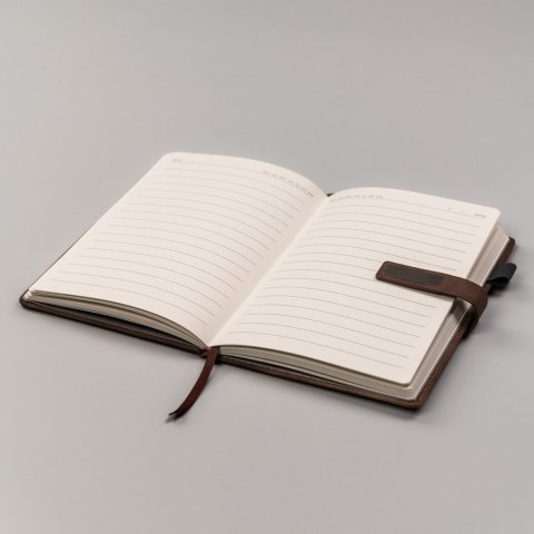 Zestaw prezentowy: brązowy notes A5 w linie i długopis z czarnym wkładem - Peterson Zestaw prezentowy: brązowy notes A5 w linie i długopis z czarnym wkładem - Peterson