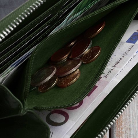 Ciemnozielony portfel damski skórzany z tłoczeniem kwiatowym RFID Paolo Peruzzi AL-13-GB Ciemnozielony portfel damski skórzany z tłoczeniem kwiatowym RFID Paolo Peruzzi AL-13-GB