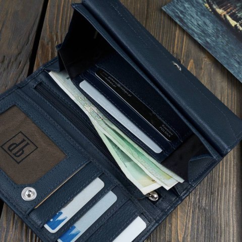 Portfel damski skórzany z kwiatowym wzorem T-45-DB etui na klucze T-51-NDB zestaw prezentowy Paolo Peruzzi ZUP-119-DB Portfel damski skórzany z kwiatowym wzorem T-45-DB etui na klucze T-51-NDB zestaw prezentowy Paolo Peruzzi ZUP-119-DB