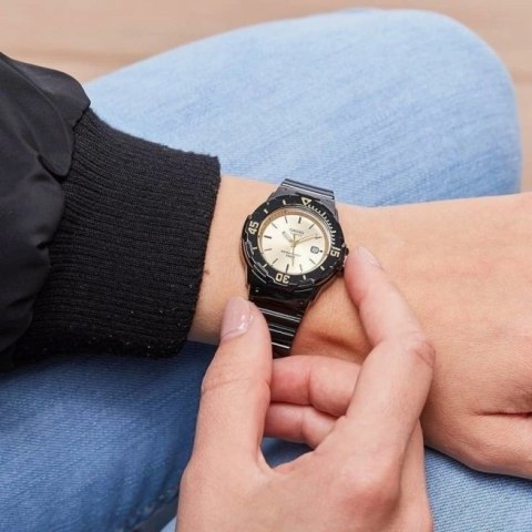 Zegarek Damski Casio LRW-200H-9EVDF + BOX Zegarek Damski Casio LRW-200H-9EVDF + BOX