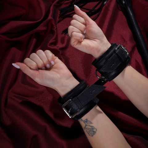 Komplet BDSM - kajdanki, pejcz, choker ekskluzywny zestaw erotyczny dla par Sessuale ZUP-142 Komplet BDSM - kajdanki, pejcz, choker ekskluzywny zestaw erotyczny dla par Sessuale ZUP-142