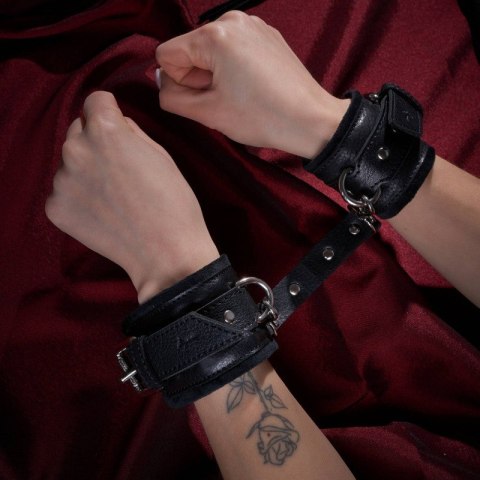 Komplet BDSM - kajdanki, pejcz, choker ekskluzywny zestaw erotyczny dla par Sessuale ZUP-142 Komplet BDSM - kajdanki, pejcz, choker ekskluzywny zestaw erotyczny dla par Sessuale ZUP-142